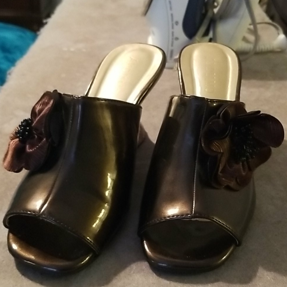 Shoes - Picture 2 of 6